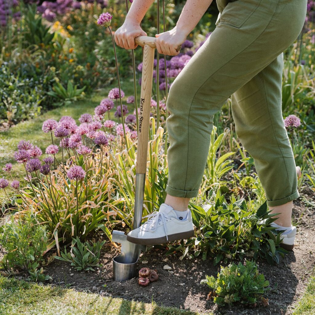 Kent & Stowe Stainless Steel Long Handled Bulb Planter 5060396797033 2